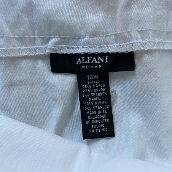 Alfani Sz 16W Stretch Pull On White Straight Leg Capri Jeggings Tummy Control - Picture 2 of 8